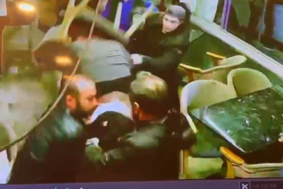 Pastanede küfürlü konuştuğu için uyarılan şahıslar, işletme sahibi ve arkadaşlarını darp etti