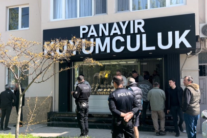 Bursa'da soymak istedikleri kuyumcuya ateş açtılar