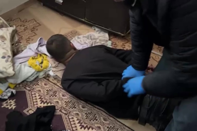 İçi de satıcı da değilim dedi: Yatağının altından 71 paket bonzai ham maddesi çıktı