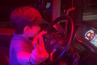 Bursa'da TIR kullanan 7 yaşındaki Çınar yürekleri ağza getirdi