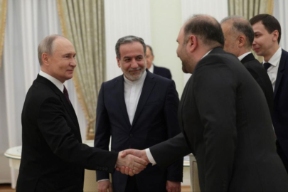 Putin, İran Dışişleri Bakanı Arakçi ile bir araya geldi