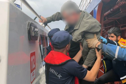 Ticari gemide rahatsızlanan vatandaşa tıbbi tahliye
