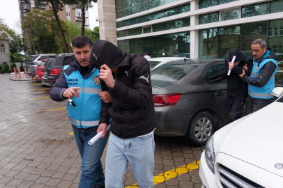 Okulda öğretmeni hastanelik eden 2 kişi tutuklandı