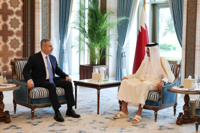 Bakan Fidan, Katar Emiri Hamed Al Thani ile görüştü