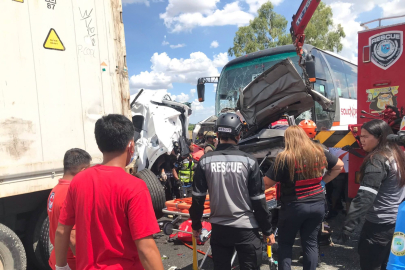 Filipinler'de yolcu otobüsü gişelerde bekleyen araçlara çarptı: 10 ölü