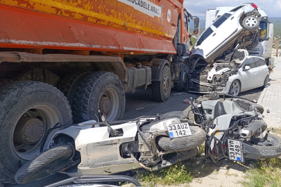 Kamyon yoldan çıktı önüne gelen taşıtı ezdi