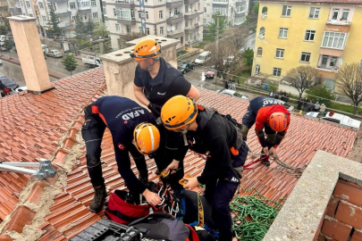 Apartman boşluğuna düşen iki çocuk AFAD ekipleri tarafından kurtarıldı