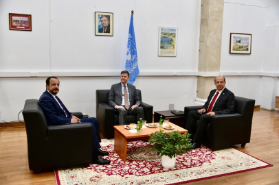 KKTC ve Rum Yönetimi liderleri Lefkoşa'daki ara bölgede görüştü