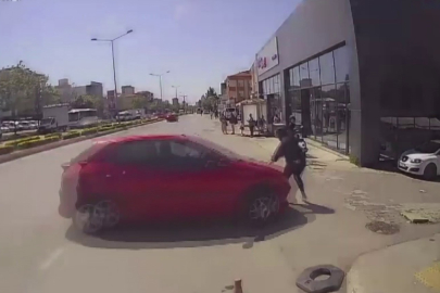 Savrulan araç yayaya çarptı