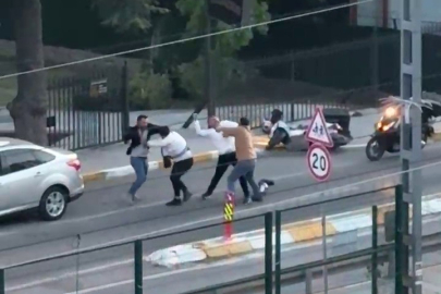 Yol verme kavgasında yumruklar ve bıçak havada uçuştu