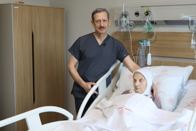 104 yaşındaki hasta kalp ameliyatıyla sağlığına kavuştu