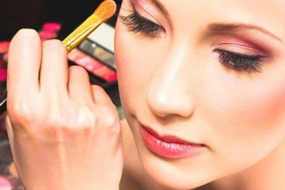 Makyaj yaparken göz sağlığınızdan olmayın