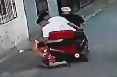 Galatasaray formalı çocuğu sürüklediler, "Şaka" savunması yaptılar