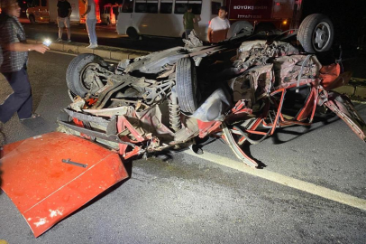 Tofaş otomobil kağıt gibi ezildi: 1 yaralı