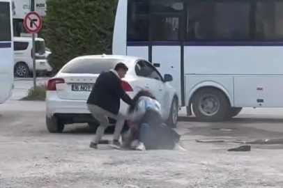 Bursa’da iki genç kızın kavgası kamerada