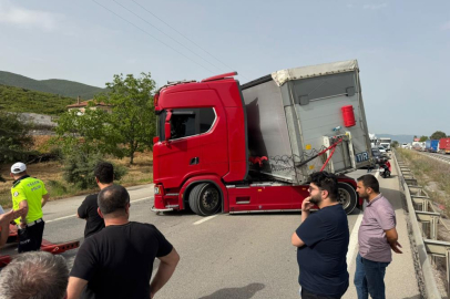 İstanbul-Bursa karayolunda yüzlerce kişi saatlerce bekleten kaza...