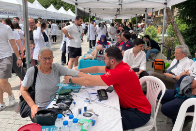 Bursa'da ‘Sağlık Sokağı’nda vatandaşa ücretsiz sağlık hizmeti
