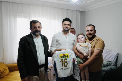 Enes Çelik'ten minik taraftara anlamlı ziyaret