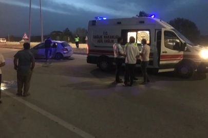 Otomobil aydınlatma direğine çarptı: 1 ölü