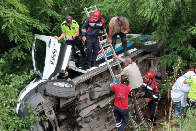 Dolmuş şarampole yuvarlandı: 5 yaralı