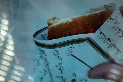 Skandal olay: Kur’an-ı Kerim sayfalarını tost kağıdı yaptı
