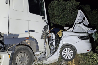 Bursa'da TIR otomobili biçti: 1 ölü, 1 yaralı