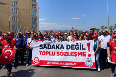 Grevde olan İzmir Büyükşehir çalışanlarından dev yürüyüş