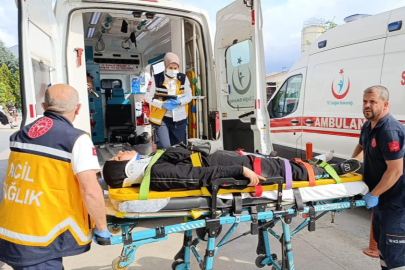 Bursa'da otomobil ile motosiklet çarpıştı: 3 yaralı