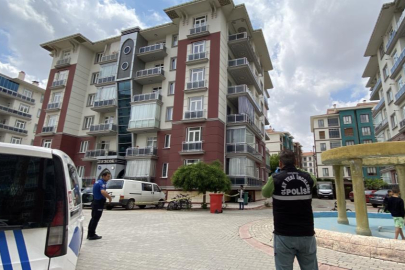 Konya'da 2 yaşındaki çocuğun düşme anı kamerada