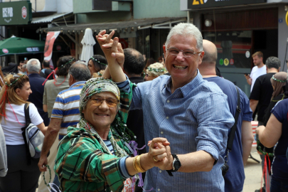Tirilye, zeytinin çiçeğiyle yeniden doğuyor