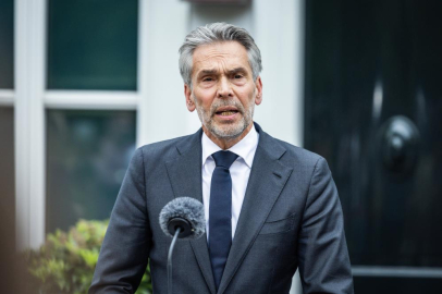 Hollanda'da hükümet dağıldı