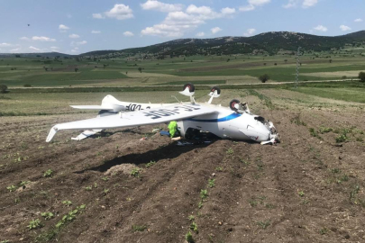 Bilecik'te düşen uçak, vinç yardımıyla kaldırıldı