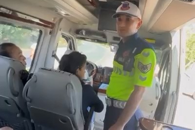 Bursa'da yolcu minibüsüne trafik denetimi