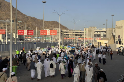 Hacılar şeytan taşlamayı bitirdi, memleketlerine dönüşler başladı