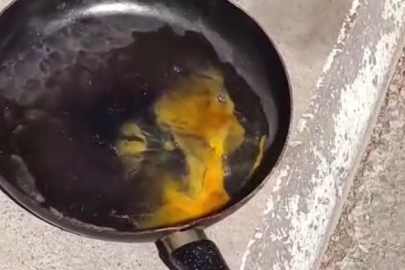 40 derece sıcakta esnaf asfaltta yumurta pişirdi