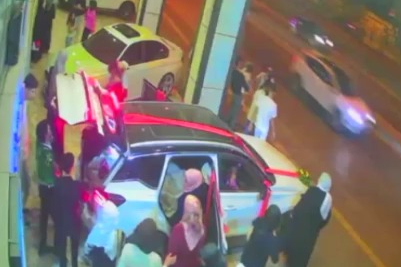 Bursa'da ana yola çıkan gelin otomobili, herkesi paniğe sürükledi