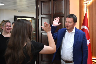 Başkan Erkan Aydın başarılı öğrencileri ödüllendirdi