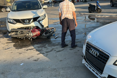 Aceleci çırak motosiklet ile iki araca çarpıp durabildi