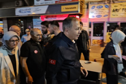 Bakan Yerlikaya 6.1'lik depremin yaşandığı Sındırgıda açıklamalarda bulundu