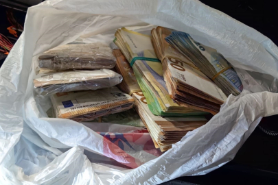 Gösterge paneline gizlediği 55 bin euro ile yakalandı