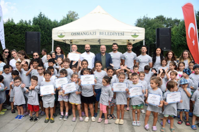 Osmangazi’de minikler yaz tatilinde yüzmeyi öğrendi
