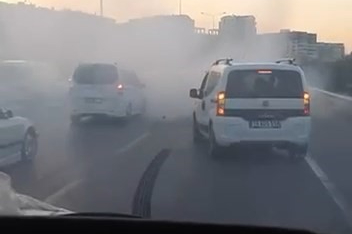 Bursa'da yine alışıldık görüntüler:  Yol kapatıp, lastik yaktılar