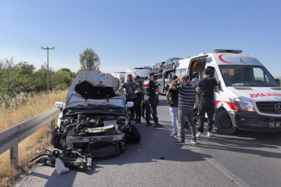 Bursa’da otomobil traktöre çarptı: 1 yaralı