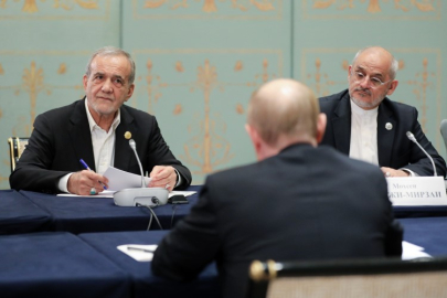 Pezeşkiyan, Rusya Devlet Başkanı Putin ile bir araya geldi