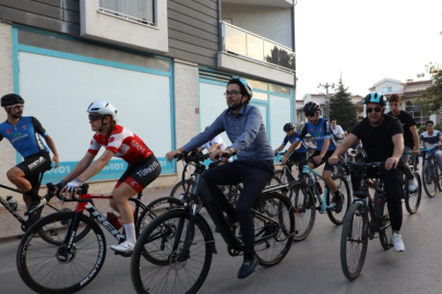 İnegöl'de 'Zaferden kurtuluşa' sloganıyla bisiklet turu düzenlendi