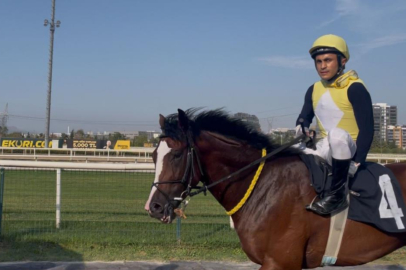Bursa'da ilginç olay! Jokeyin yerine yarıştı birinci oldu