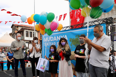 Mudanya Kitap Fuarı’nda balonlar Demir için göğe yükseldi
