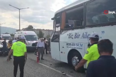 Yolcu otobüsü gemi çapası taşıyan tıra çarptı...3 yaralı