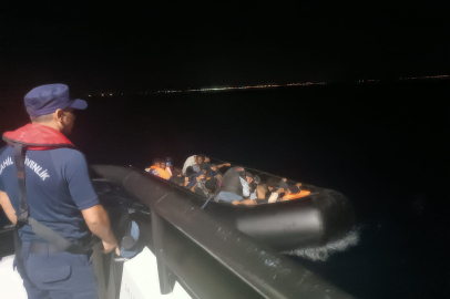 Ayvalık açıklarında 15 düzensiz göçmen yakalandı