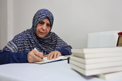 55 yaşında 8 saatte okuma-yazma öğrendi, 70'inde kitap yazdı